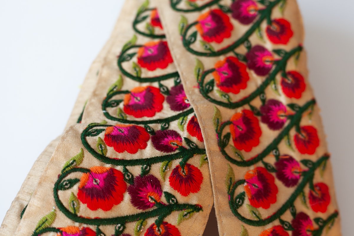 Vintage Embroidered Floral Sequin Trim GOLD — Handa Textiles