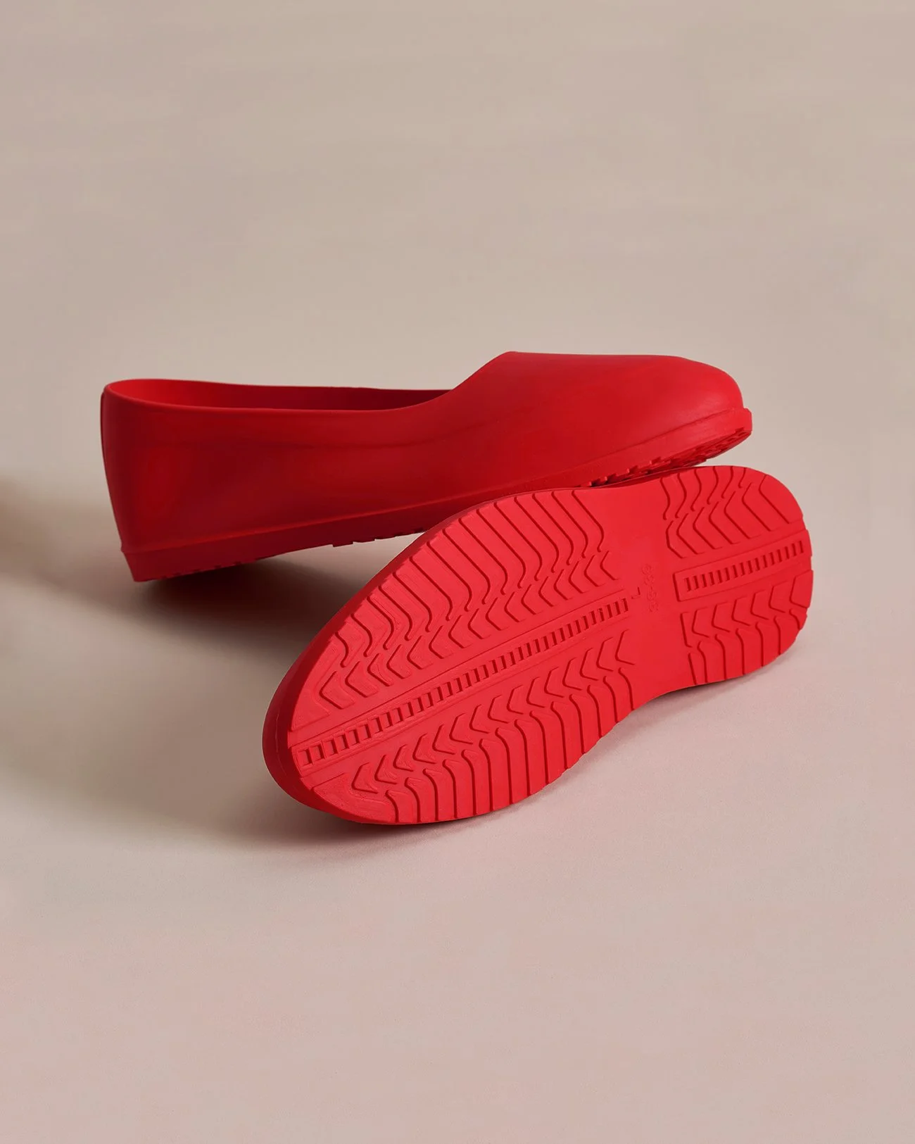 voylok_red_overshoe_1_v3.jpg