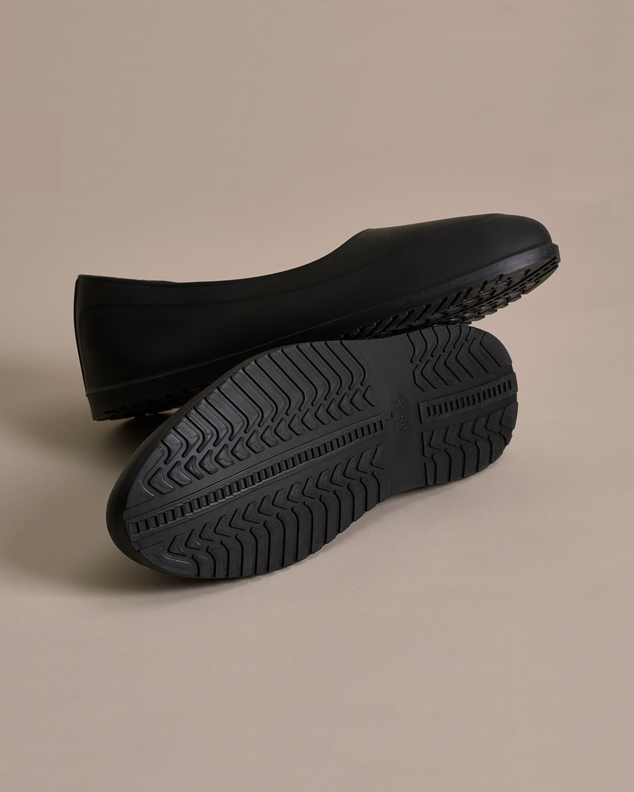 voylok_blk_overshoe_1.jpg