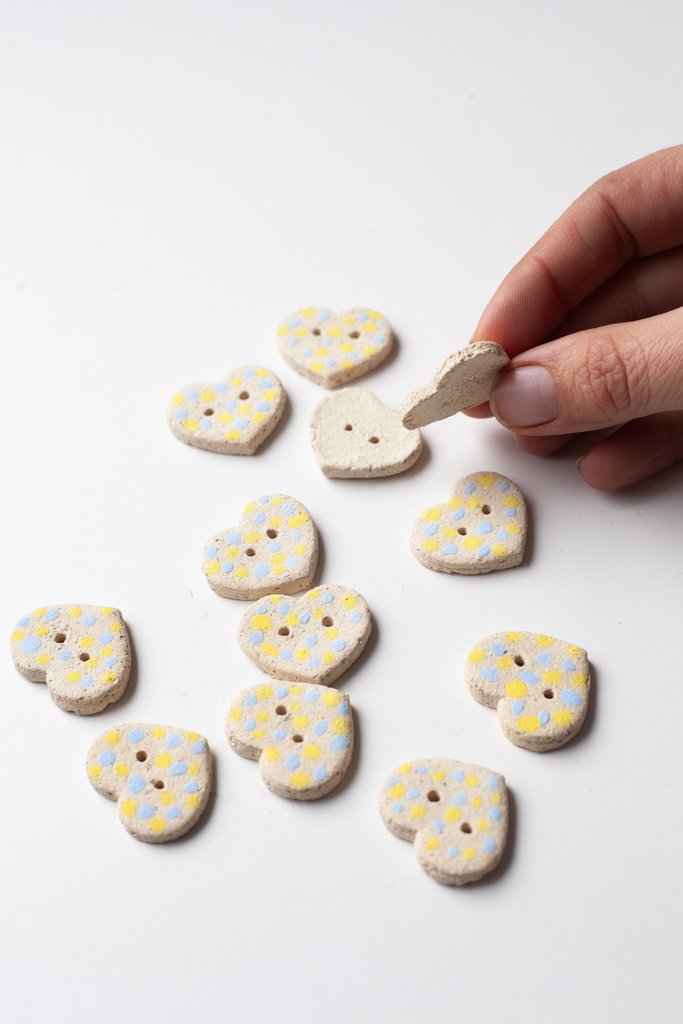 sm_handa-helen-levi-buttons-20.jpg