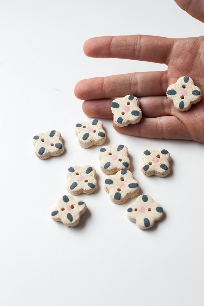 sm_handa-helen-levi-buttons-11.jpg