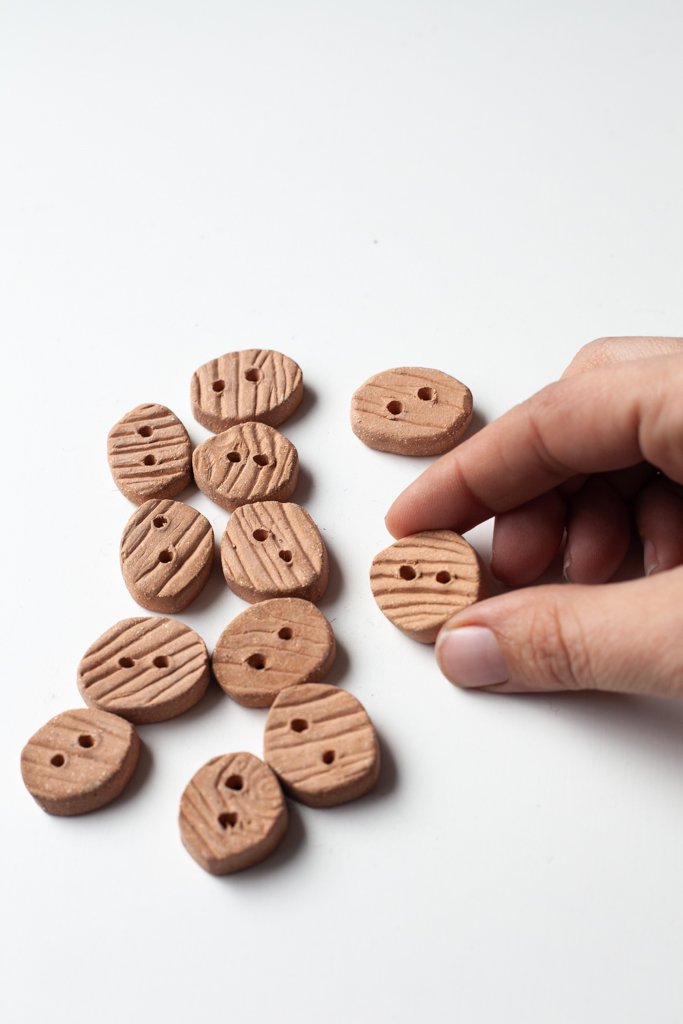 sm_handa-helen-levi-buttons-05.jpg