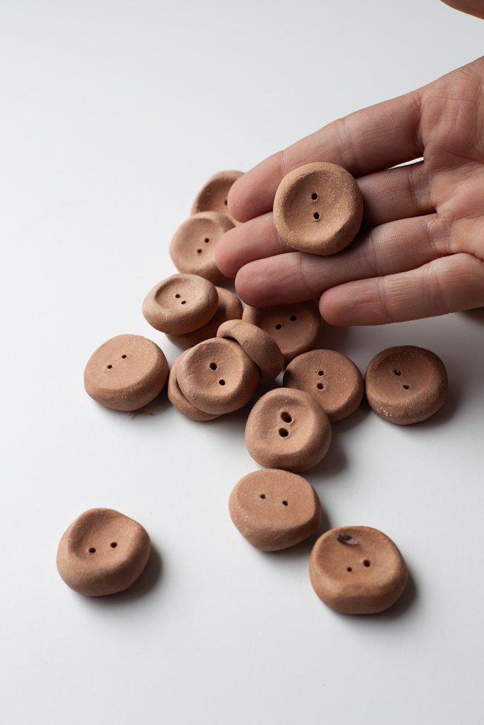 sm_handa-helen-levi-buttons-25.jpg