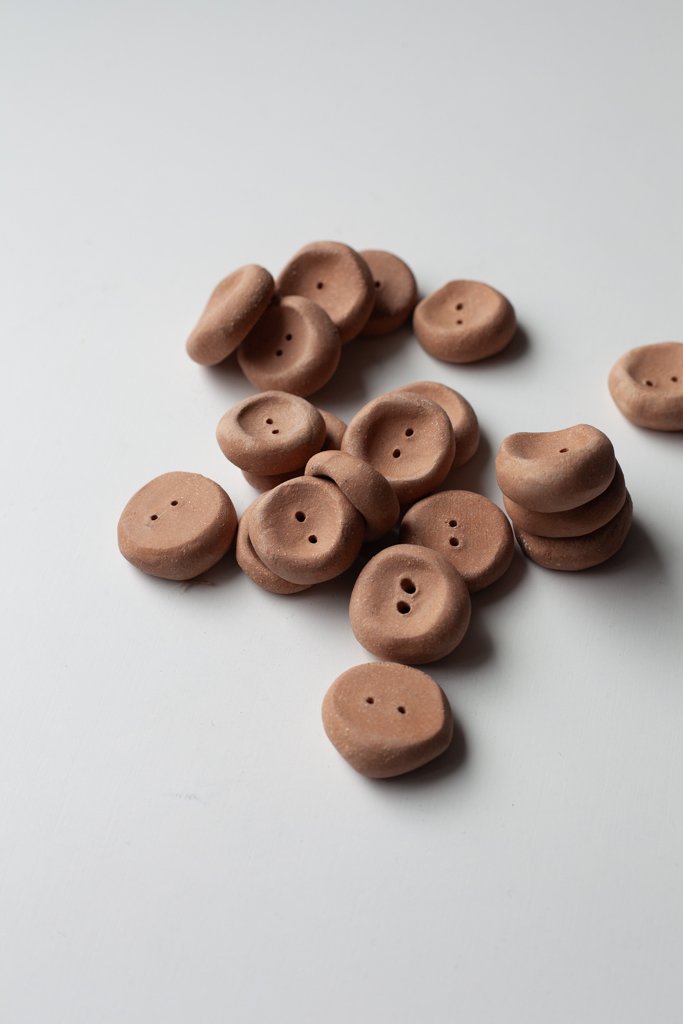 sm_handa-helen-levi-buttons-26.jpg