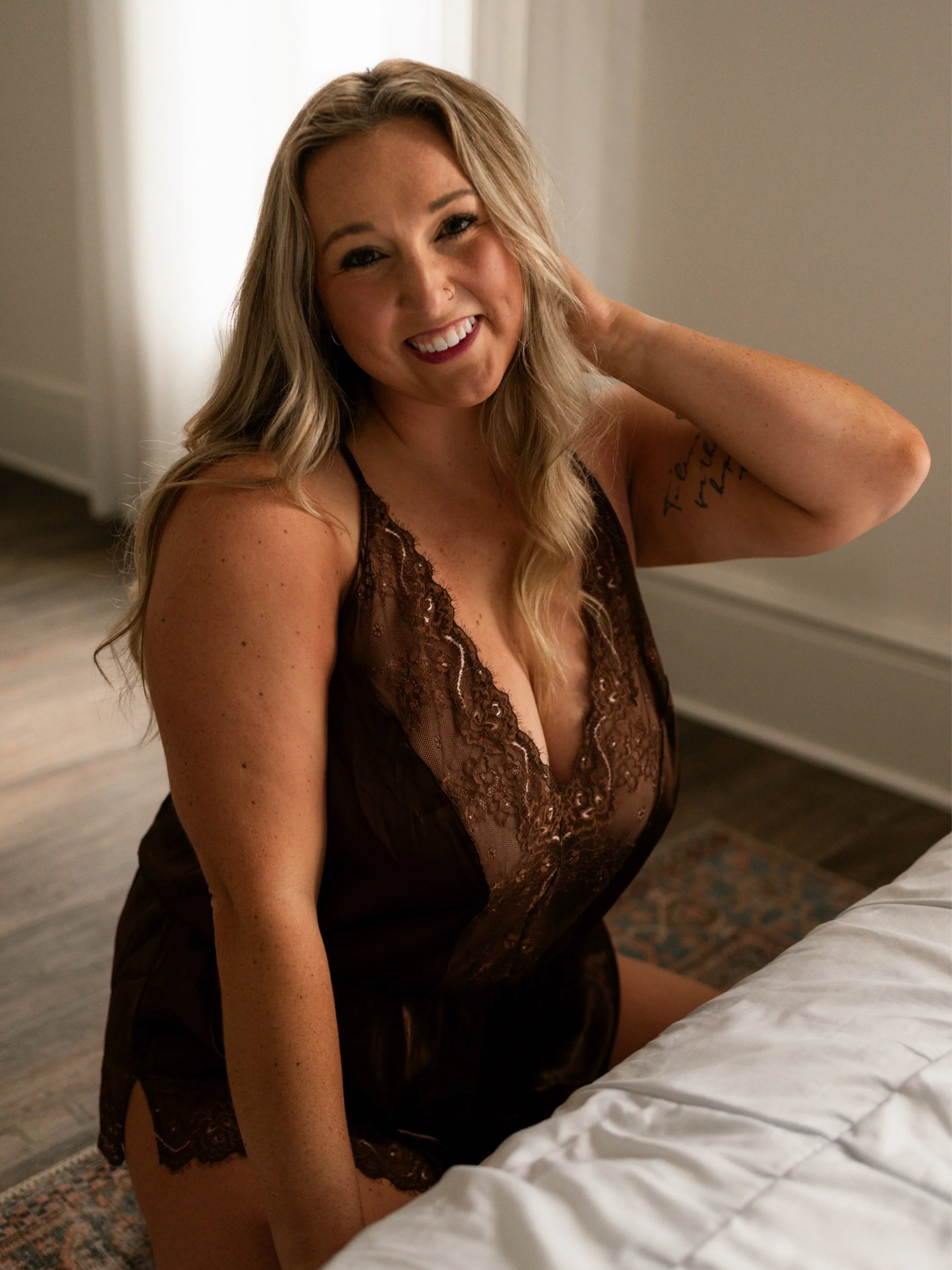 Brown is our fav color 🤎
&mdash;&mdash;&mdash;&mdash;&mdash;&mdash;&mdash;&mdash;&mdash;
📷 reach out if you're interested in a boudoir session
📝 read about the experience on my blog
💌 join my email list for weekly emotional support emails
+ 🆓 bo