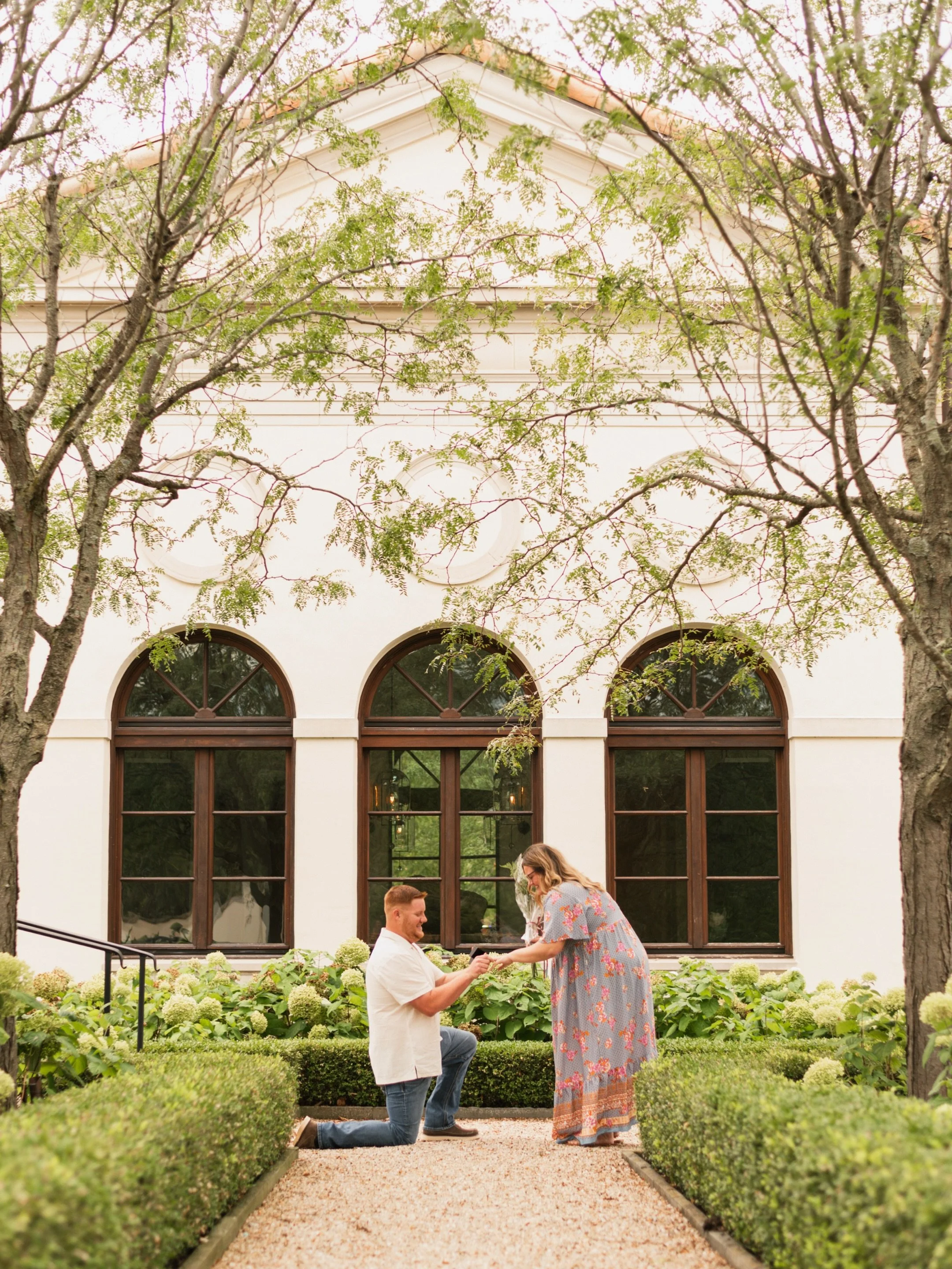 I had the absolute privilege and pleasure of documenting this stunning summer proposal at Restoration Hardware in Indy a couple weeks ago and it couldn't have possibly been more perfect 🥹

&rarr; Swipe to the end to see their sisters' reactions to t