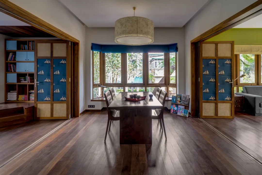 014-family room to bedrooms.JPG