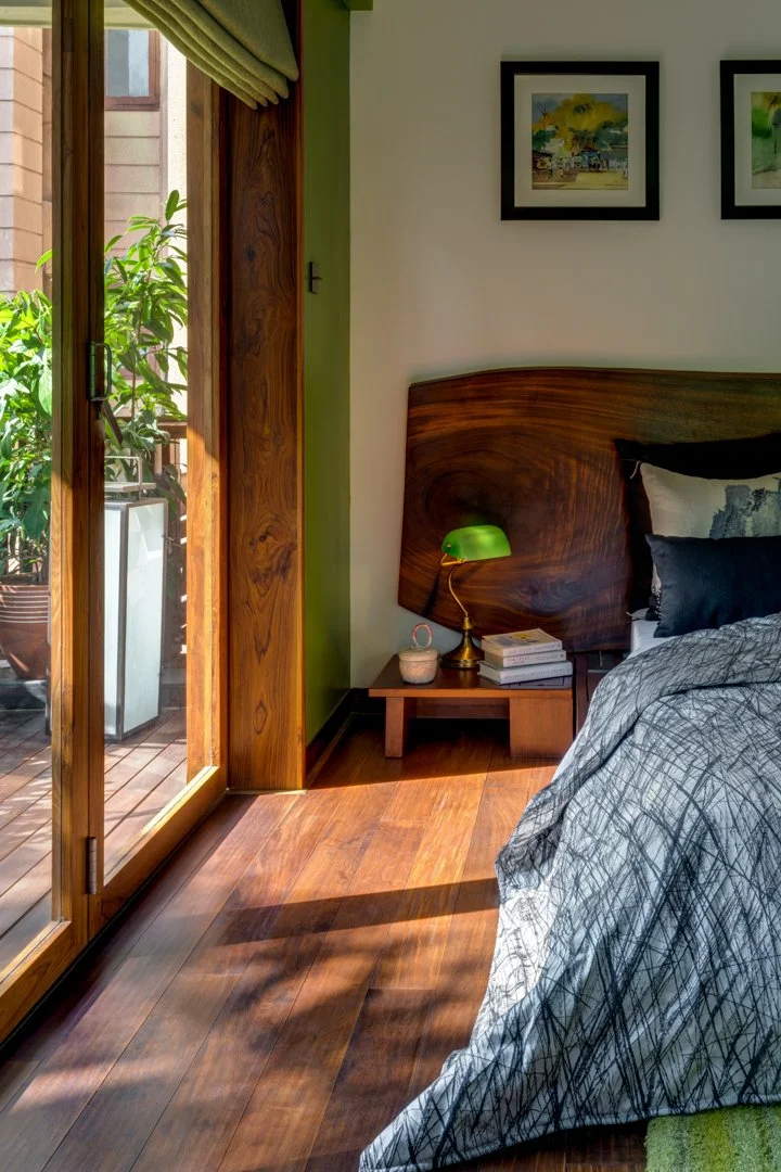 020-masterbedroom bed detail.JPG