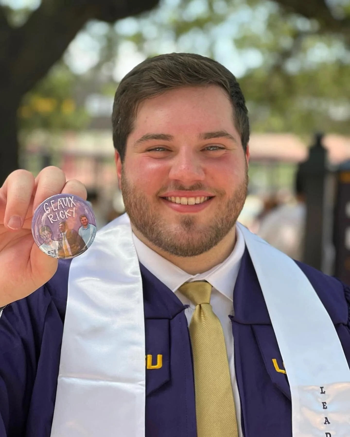 Graduation is right around the corner ➡️➡️➡️ contact us today for some buttons just like these!!! Perfect for family, friends and Fred&rsquo;s :-) dm us for a custom order request!