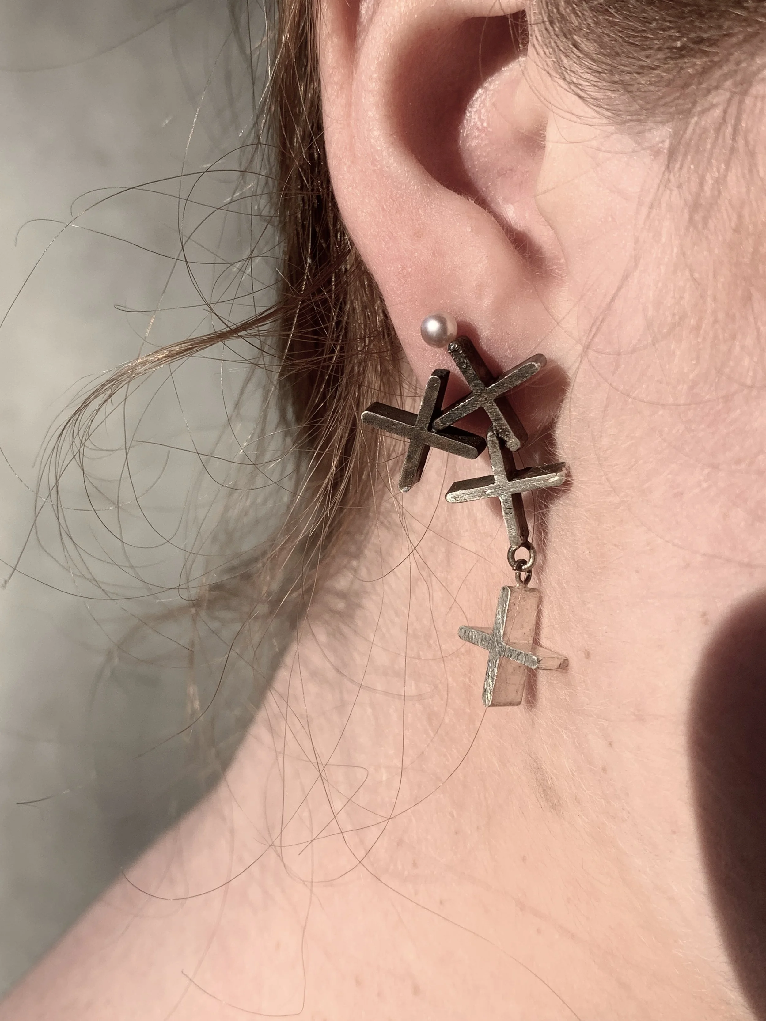 hammekin_ crowd earring_oxidized.JPG