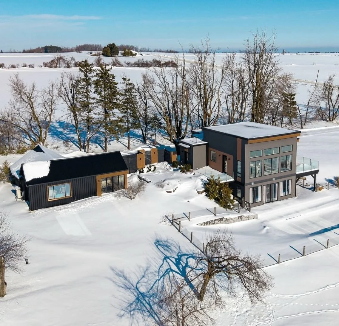 2566 Concession 5 | Creemore, Ontario
🌄 All the views. None of the upkeep.
Big, sweeping countryside views that make you stop mid-sentence 😍
Surrounded by farmland and open space&hellip; without having to farm it 🚜❌
That &ldquo;I live on acres&rdq
