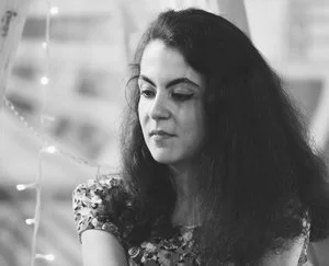 “For Two Weeks Now,” a Poem in Romanian by Andreea Apostu, translated by Maria Magdalena Biela