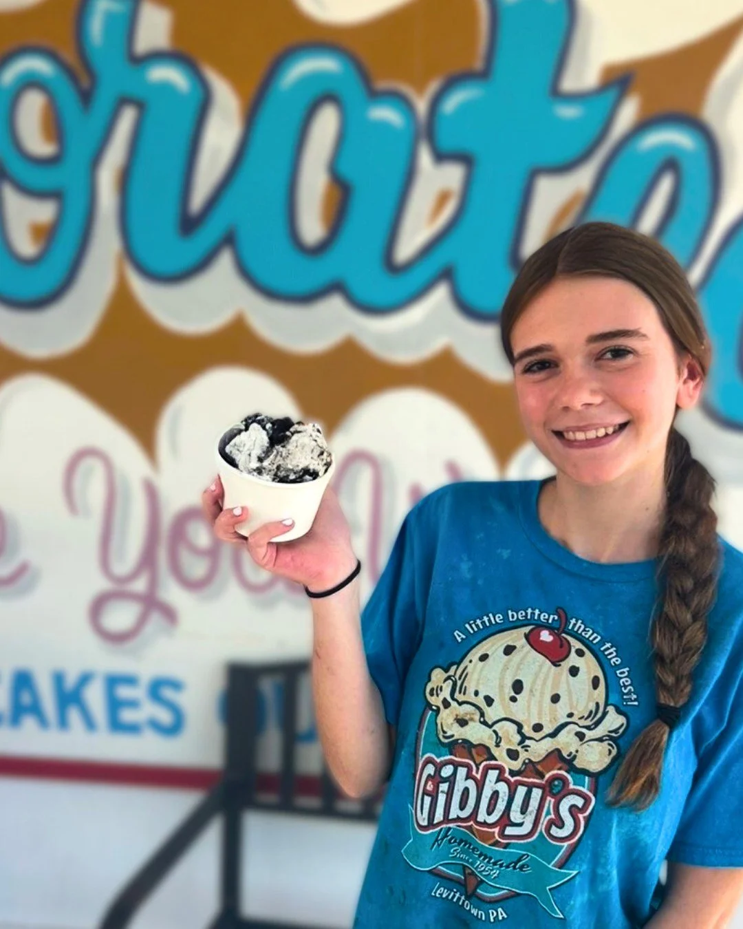 Madison's ready to finish strong! π She's been incredible all season long, and this final weekend is going to be a blast. Come celebrate with us and say thanks to our amazing team! We'll be open til 9!ππ¦
.
.
.
#getyourgibbys #gibbysicecream #icecr