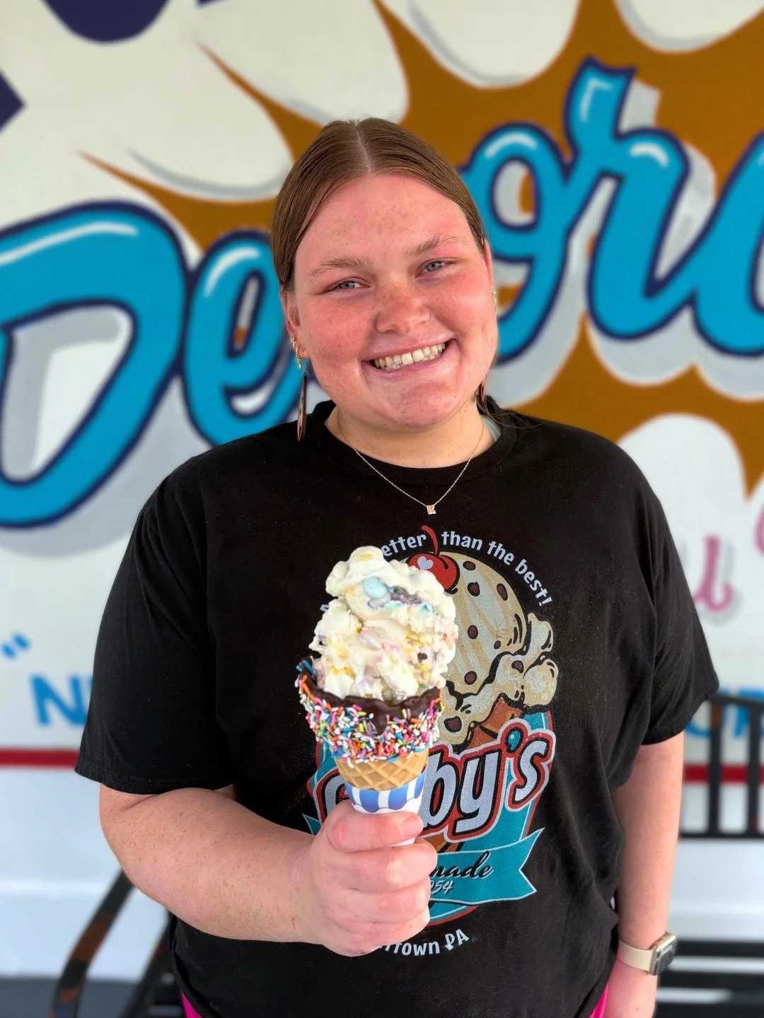 We're all smiles because it's the weekend and the weather is BEAUTIFUL. ☀️ Your excuse to come get Gibby's just got a whole lot easier. We are READY. 😁🍦
.
.
.
#getyourgibbys #gibbysicecream #icecream #icecreamshop #handmadeicecream #localicecream #