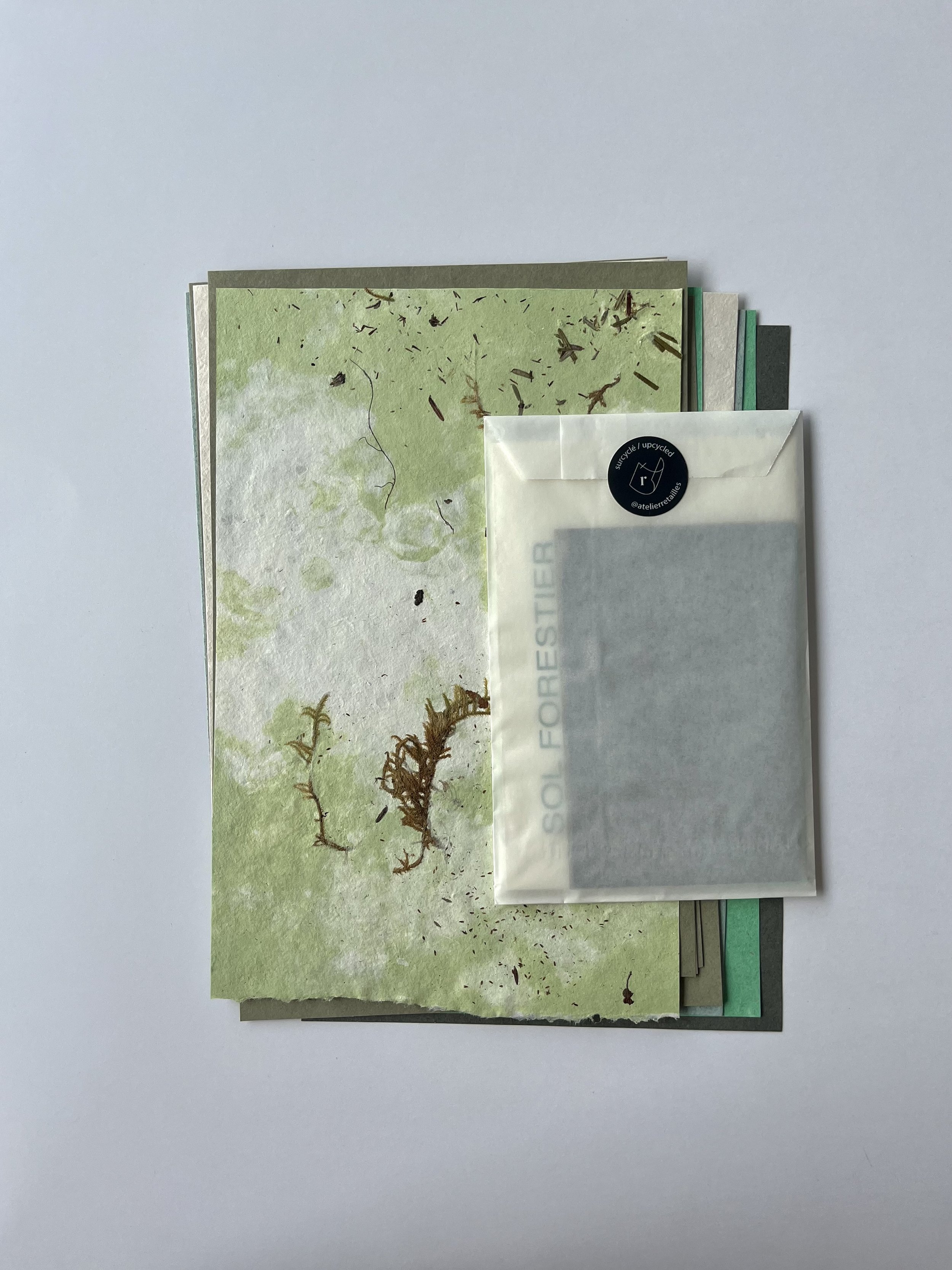 LES ENSEMBLES DES MOIS DERNIERS - 11 feuilles 6x9