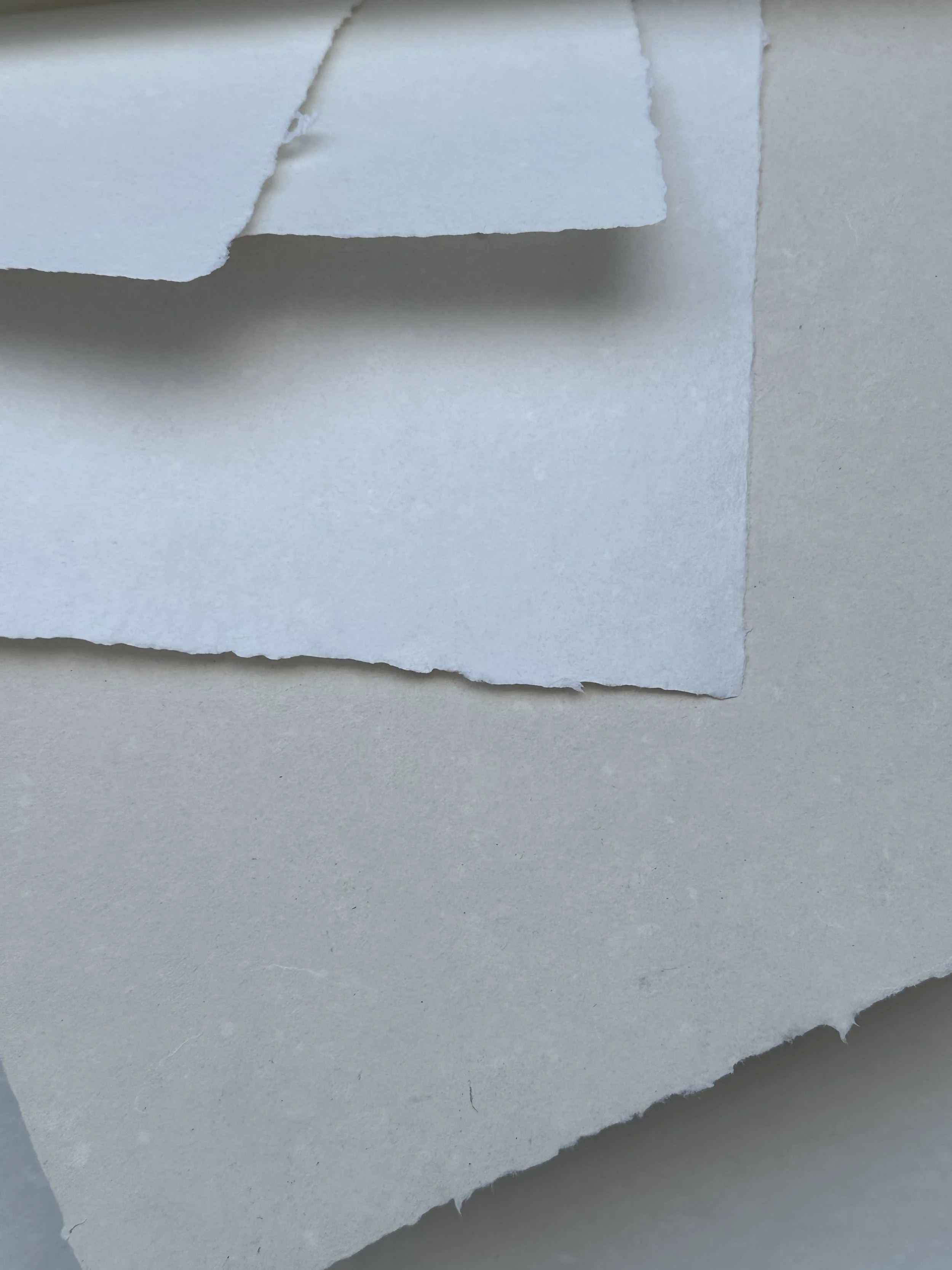 papier-coton-fait-main-artisanal-montreal-recycle-paper-handmade-cotton-color-couleur-st-armand-mile-end-white-blanc-creme-beige1.jpeg