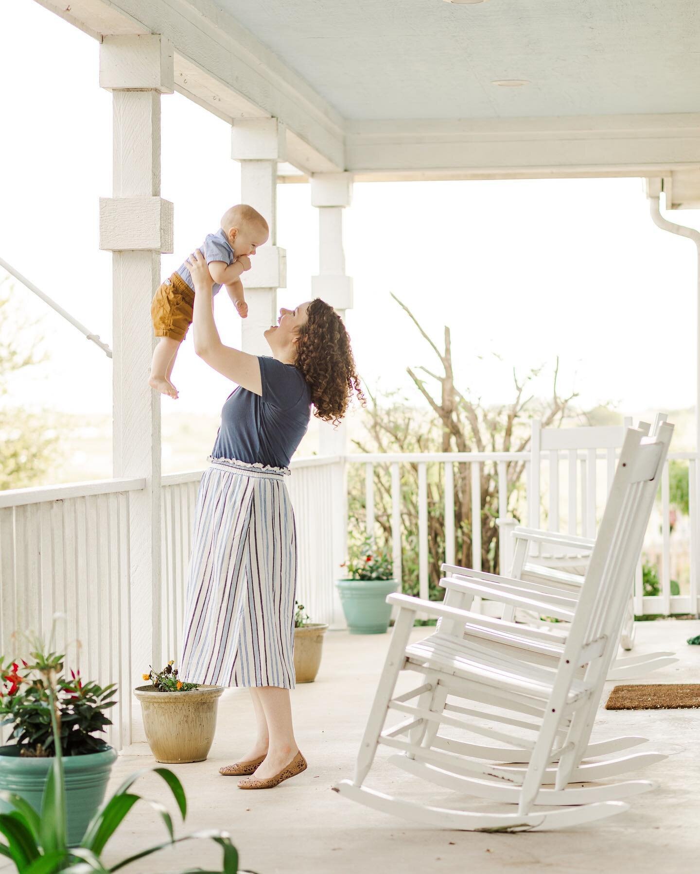 There are few things sweeter in life than relaxing on a front porch in a rocking chair, except maybe sitting on a beach with a margarita in hand. 😅

#frontporch #familyphotographer #atxphotographer #boldemotionalcolorful #meetthemoment 

#mommyandba
