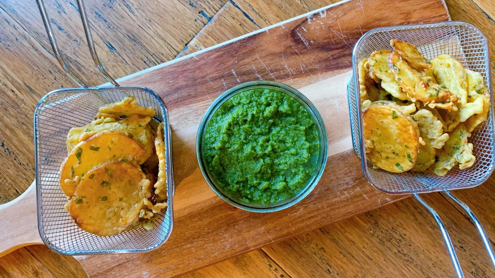 ALOO PAKORA | POTATO FRITTERS