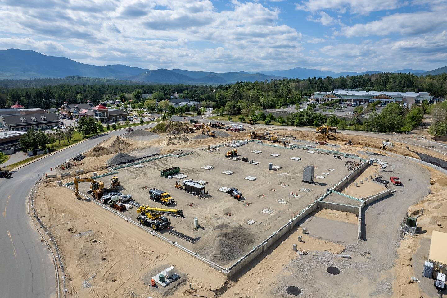 Check out these photos from the mahhhket basket construction site in Conway from a few months ago! 

#drones #drone #dronephotography #construction #droneconstruction #northconway #marketbasket #droneoperator #fldrone #jaxdrone #jaxphotographer #jaxd