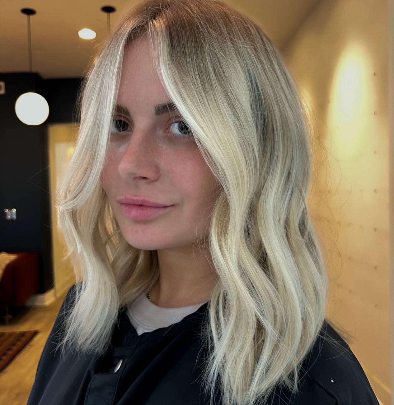 Let&rsquo;s Give This Another Angle 🙌
.
#mobawards_blonde2023 
#mobawards_faceframe2023 
.
Prepped and Finished using @k18hair 
. 
Lifted using @lorealpro  studio 9
.
Styled using @t3micro 
.
Mane breakdown using @redken 
Mane Root : 6N | 6T @redken