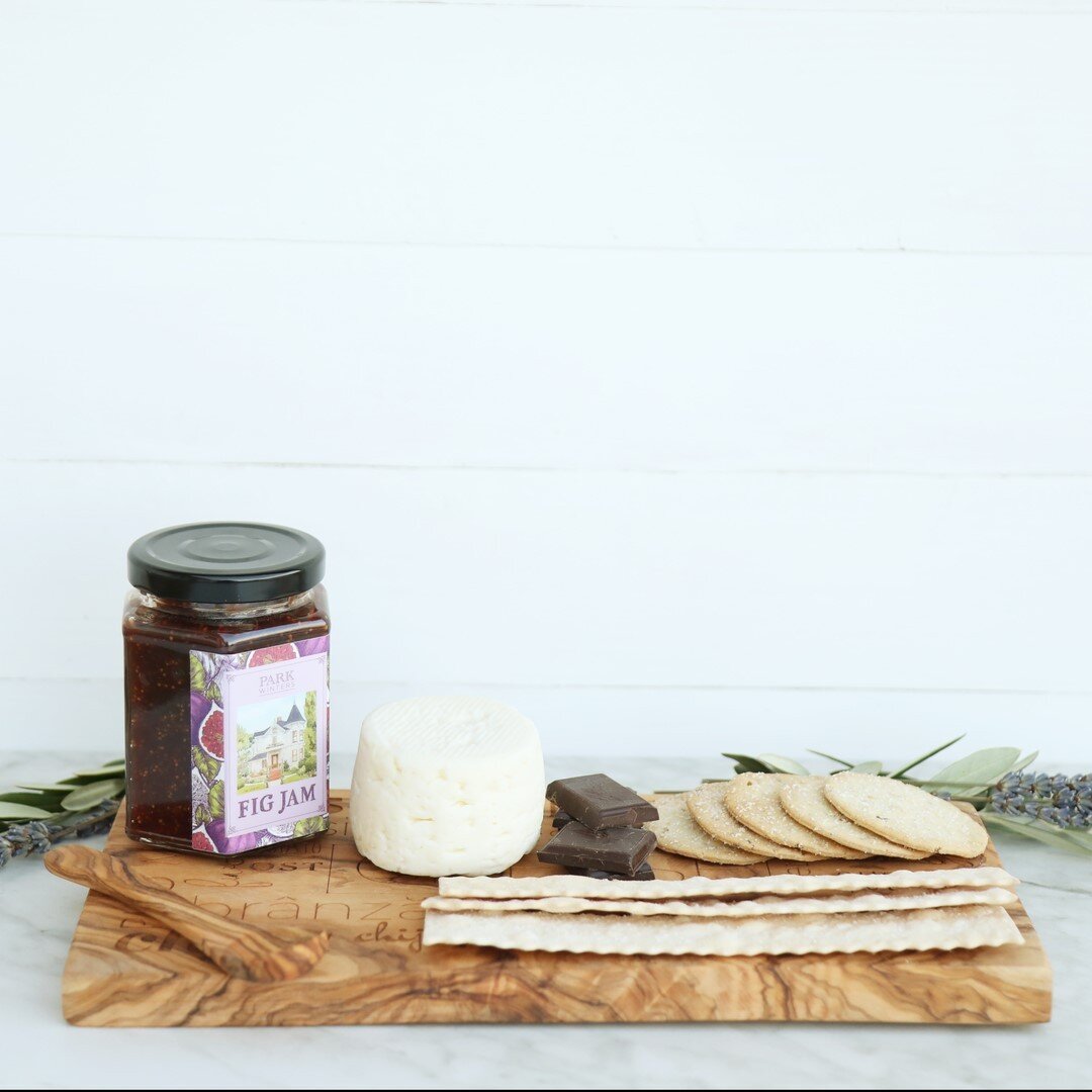 We are loving this cheese board featuring our Park Winters Fig Jam by @rodyandrory! 😍 She paired it with petite breakfast cheese from @marinfrenchcheese and crackers from @rusticbakery 🧀🥖 YUM!⠀⠀⠀⠀⠀⠀⠀⠀⠀
⠀⠀⠀⠀⠀⠀⠀⠀⠀
It makes us so happy to see how our