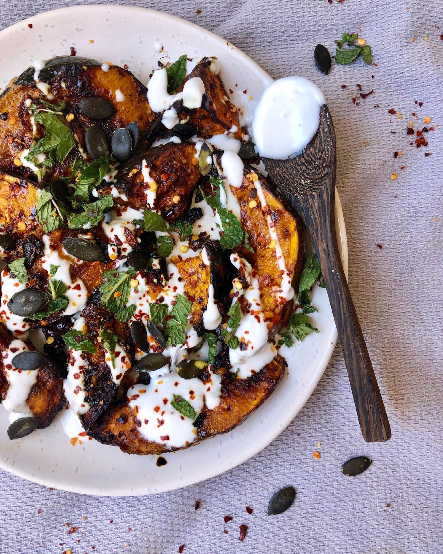 Meat Free Monday - Spicy Pumpkin with Tahini Yoghurt, Mint &amp; Pepitas 🧡 

Who is a roast pumpkin lover ? Perfect for cooler weather ☺️