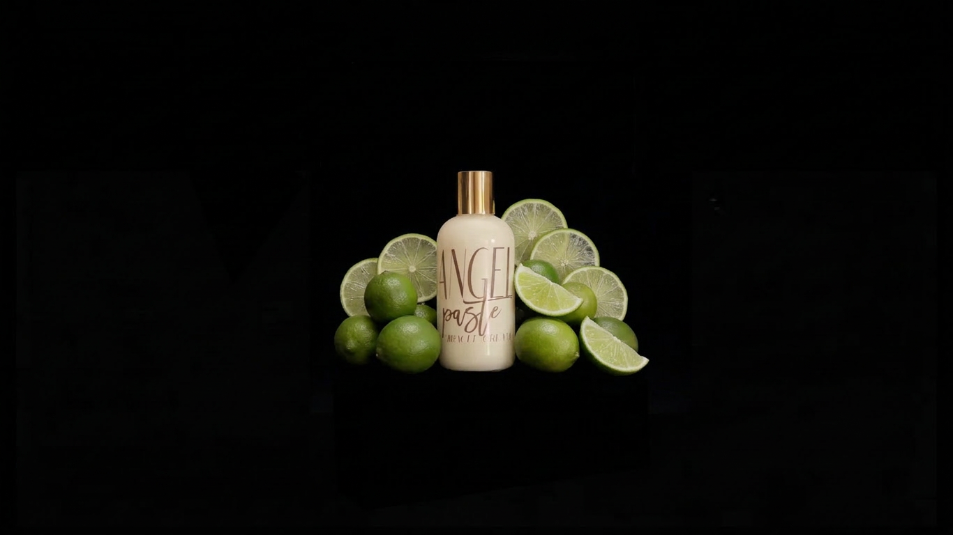 Firefly_Gemini Flash_can you remove the coconuts and add some sliced limes 394219.png