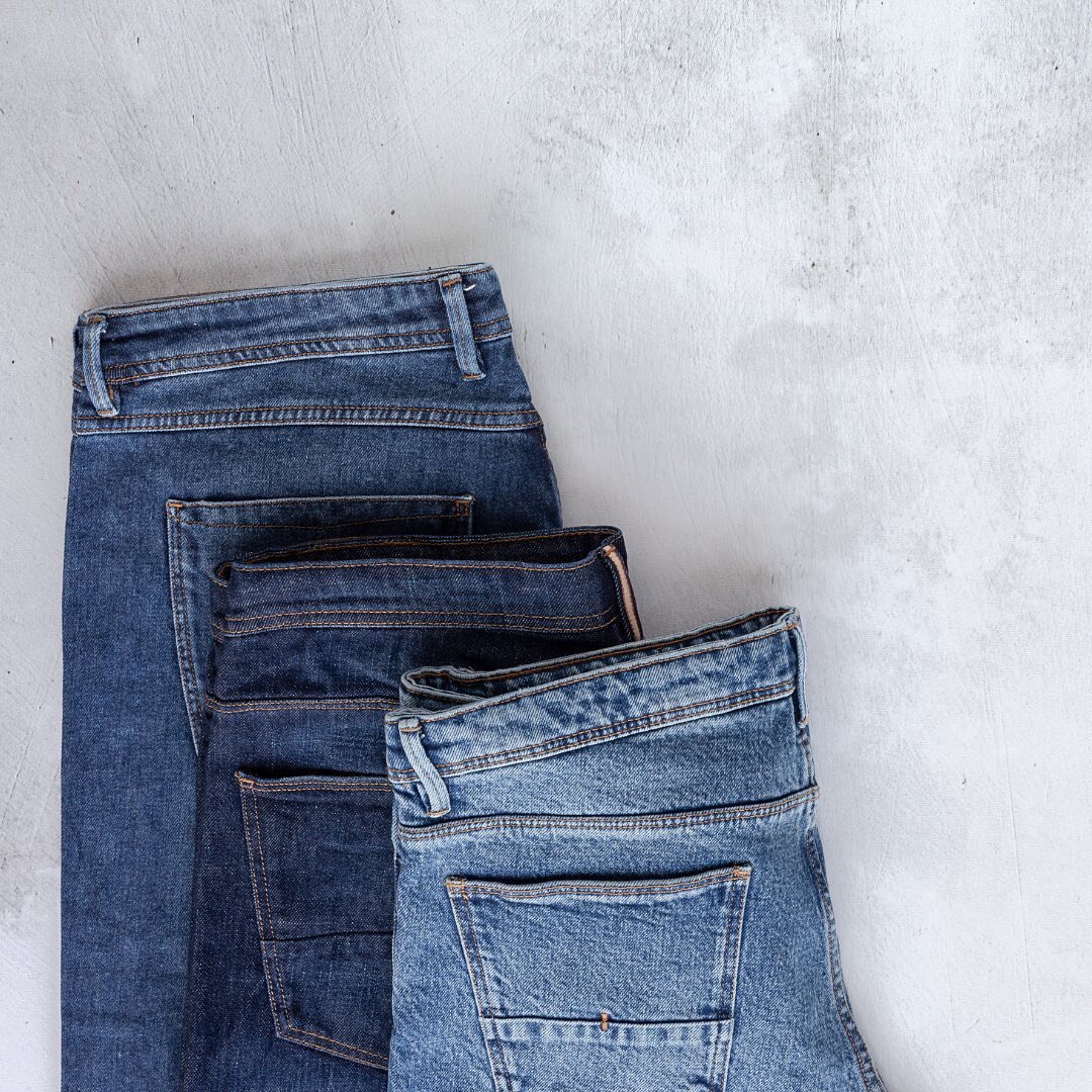 Straight, Mom, Flare, Bootcut, Boyfriend... 👖 Vous vous y perdez ? 

Voici LE guide des coupes de jeans, pour vous permettre de trouver la coupe id&eacute;ale.

👖 La Coupe Droite, Regular ou Straight : un grand classique qui convient &agrave; t