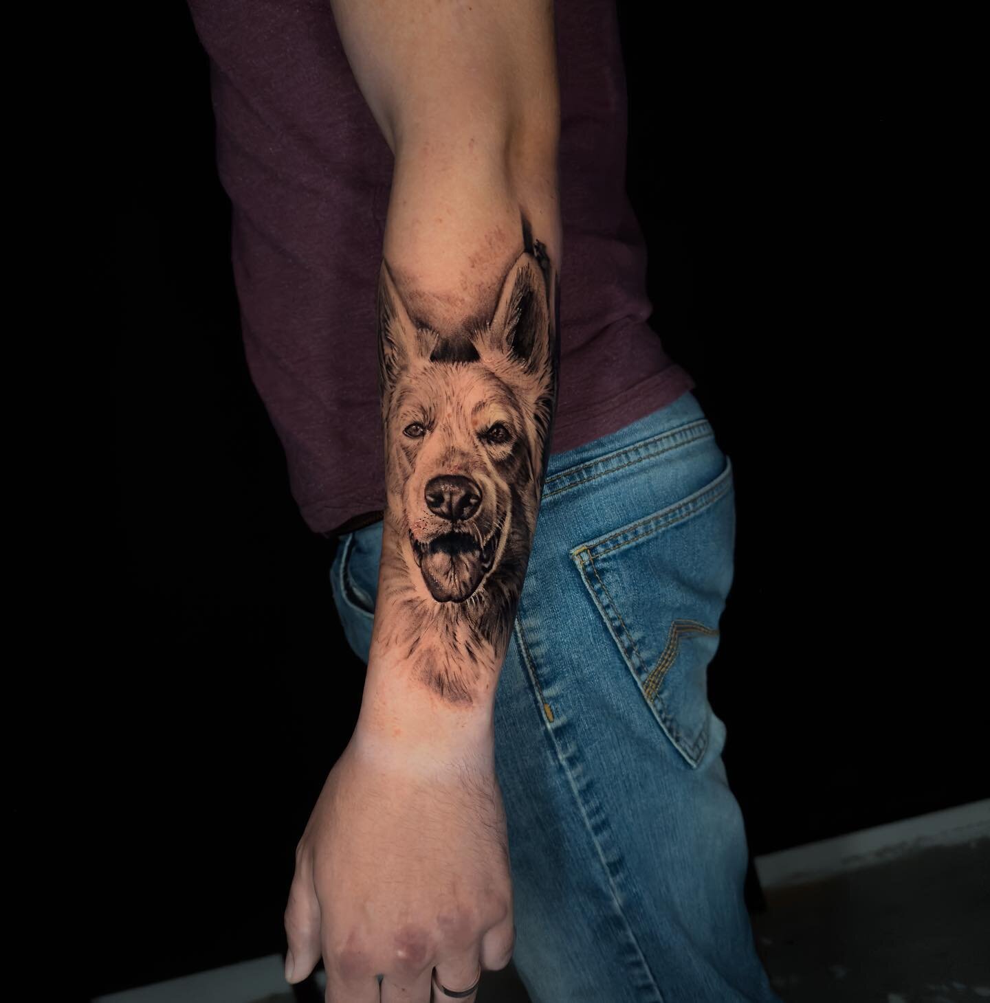 first session beginning of the sleeve. #tattoo #tattoos #tattooed #tattooer #dogtattoo #germanytattoo #animalstattoo #blackandgreytattoo #dogportrait #art #ink #heidelberg #schwetzingen #mannheim