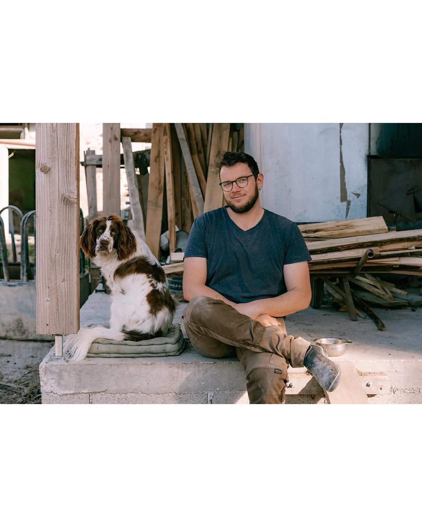 Aymeric, partie 1
.
Je suis retourn&eacute;e au fournil pour photographier le processus de fabrication du pain aux c&ocirc;t&eacute;s de J&eacute;r&eacute;mie Cou&eacute;don, vid&eacute;aste en Bretagne.
.
Aymeric &agrave; tout juste 29 ans fait part