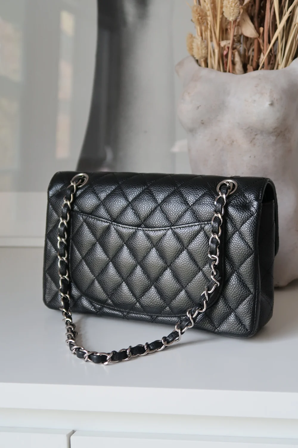 chanel classic flap black