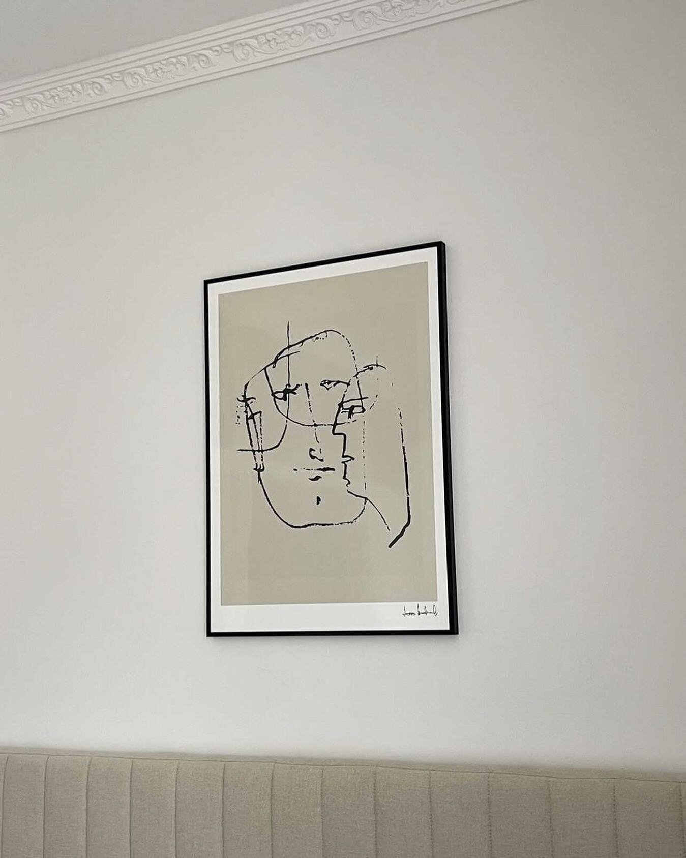 The Look - by Lars Iwdal.
Sold exclusively via The Art Club.
Seen at @fredrikapersson stylish home. 

#theartclub #scandinavianlivingroom #interior #design #art #artprints #abstractart #beige #nordicliving #simpledecor #minimalistic