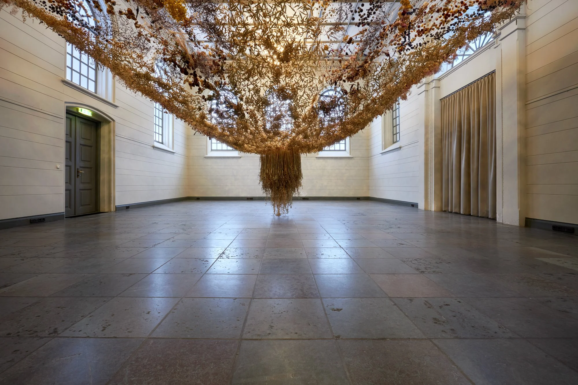 Rebecca Louise Law, Grain, 2026. Installation view, Jewish Museum Rendsburg, Schleswig-Holstein. Grain, preserved natural materials and enamelled copper wire. Photo: Jan Brockhaus