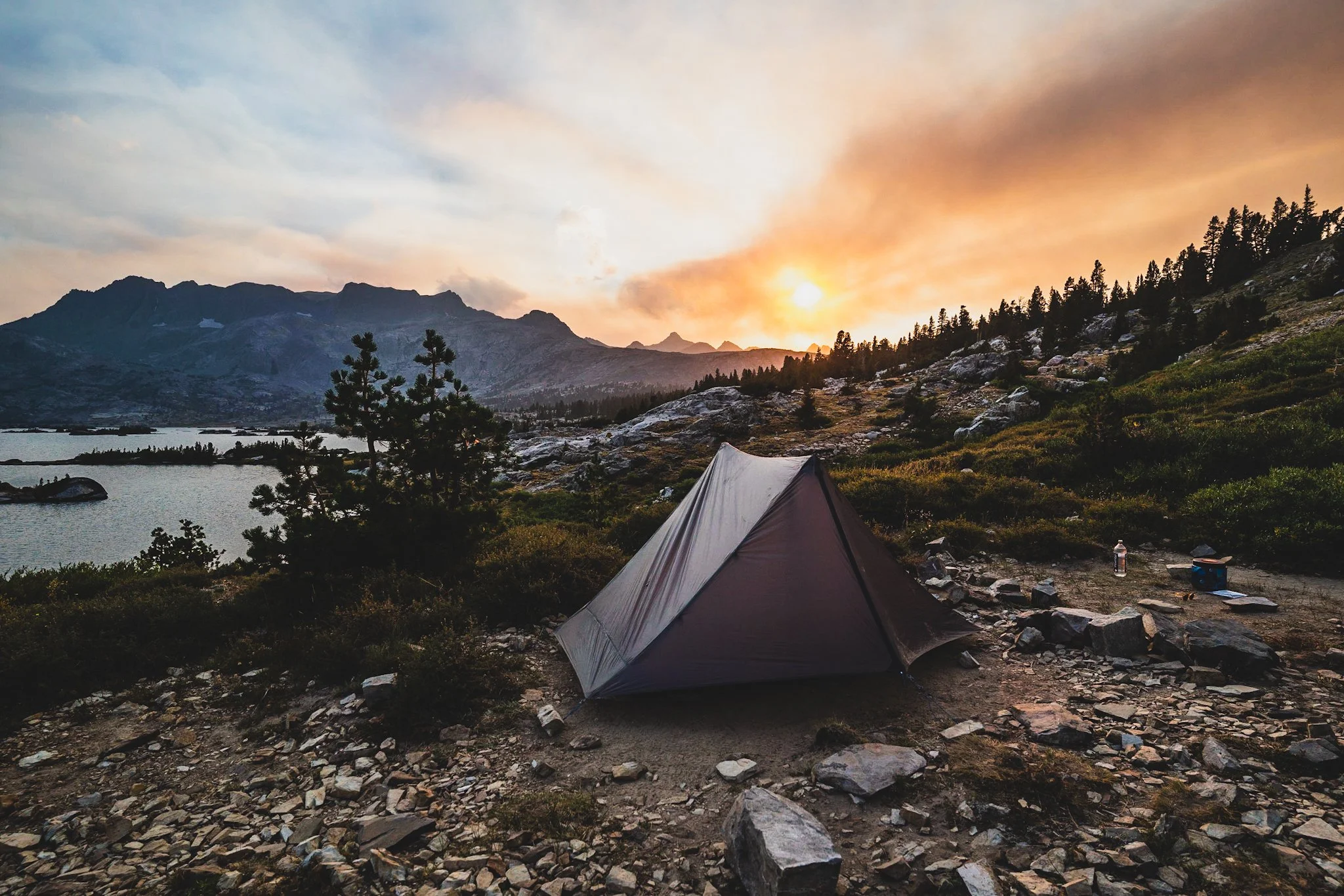 backpacking essentials gear list, ultralight backpacking gear, lightweight backpacking gear, tent, shelter, hiking shoes, backpacking clothes, women backpacking, tarp camping, backpacking tent, gossamer gear the one single person tent