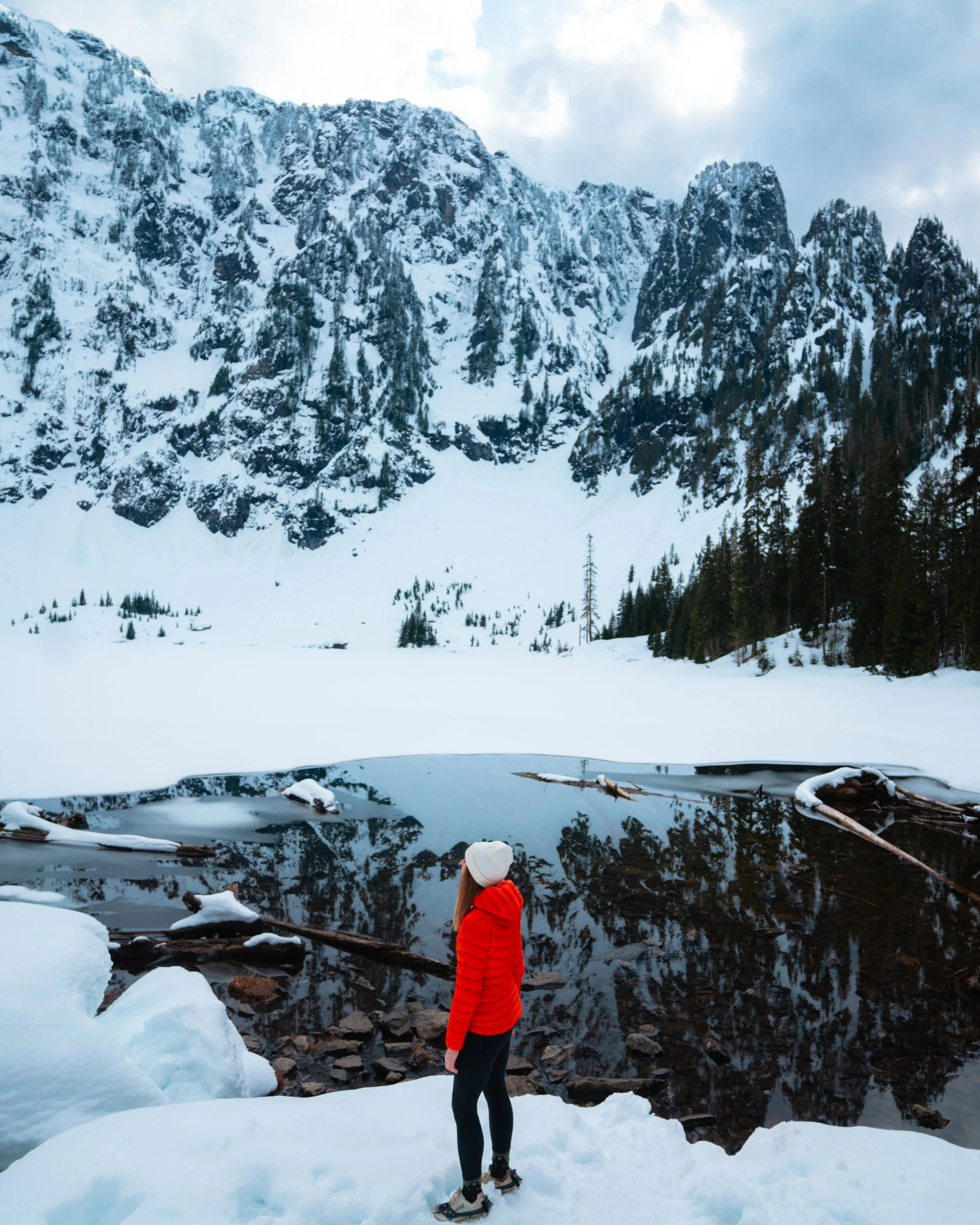 what to wear winter hiking, Winter hiking gear and clothes guide