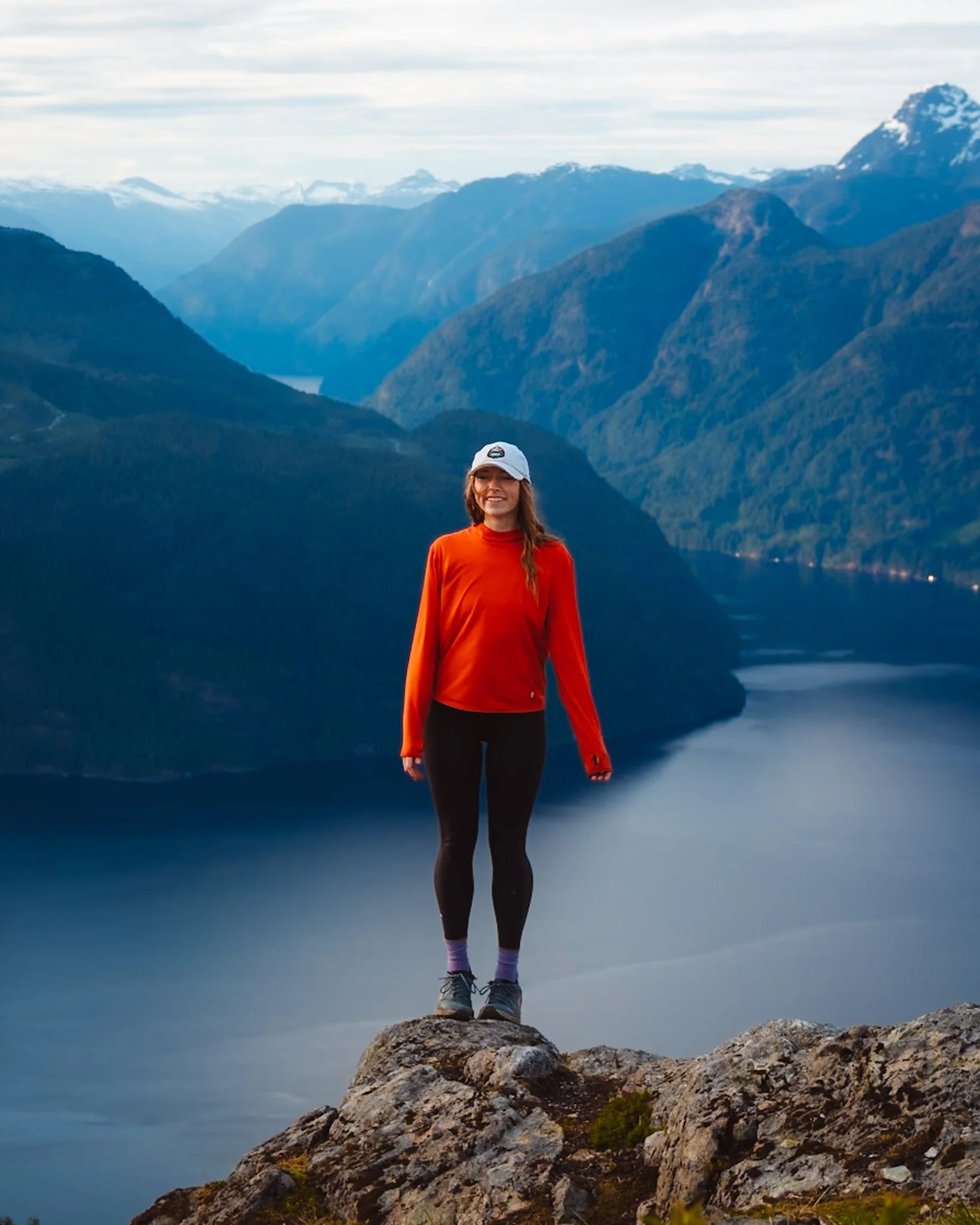 Erin hiking in Lululemon leggings as hiking pants, hiking the Sunshine Coast Trail in Canada