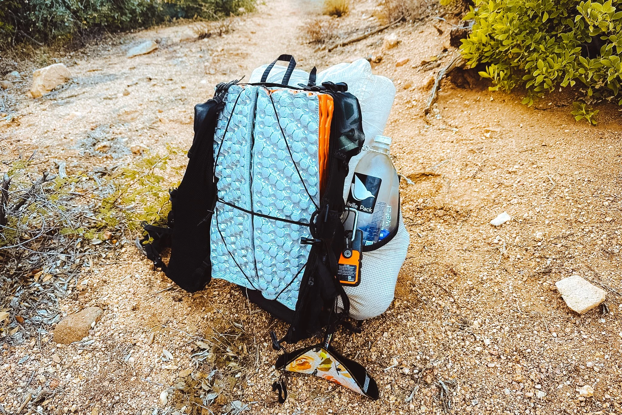 Nashville Pack ウルトラライト/バックパック/ランニング The Cutaway - Ultralight Frameless Backpack & Vest Straps