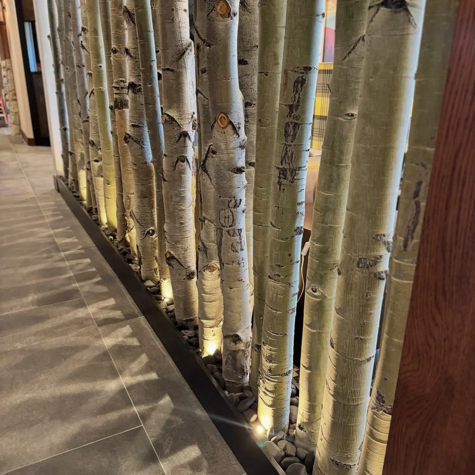 🪵 NATURAL // a natural work of art 🌲✨there&rsquo;s something timeless about bringing the beauty of the outdoors inside. These real Aspen logs, sustainably harvested by our client, create a striking architectural feature within the hotel&mdash;each 