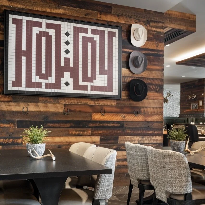 🤠HOWDY // you can take the designers and hotel owner out of Texas&hellip; but you can&rsquo;t take Texas out of the design. ✨👍🏼🥃
.
#TexasRoots #choosintexas #apr&egrave;s #SouthernHospitality #howdy 
@marriottbonvoy @springhillsuites @towneplaces