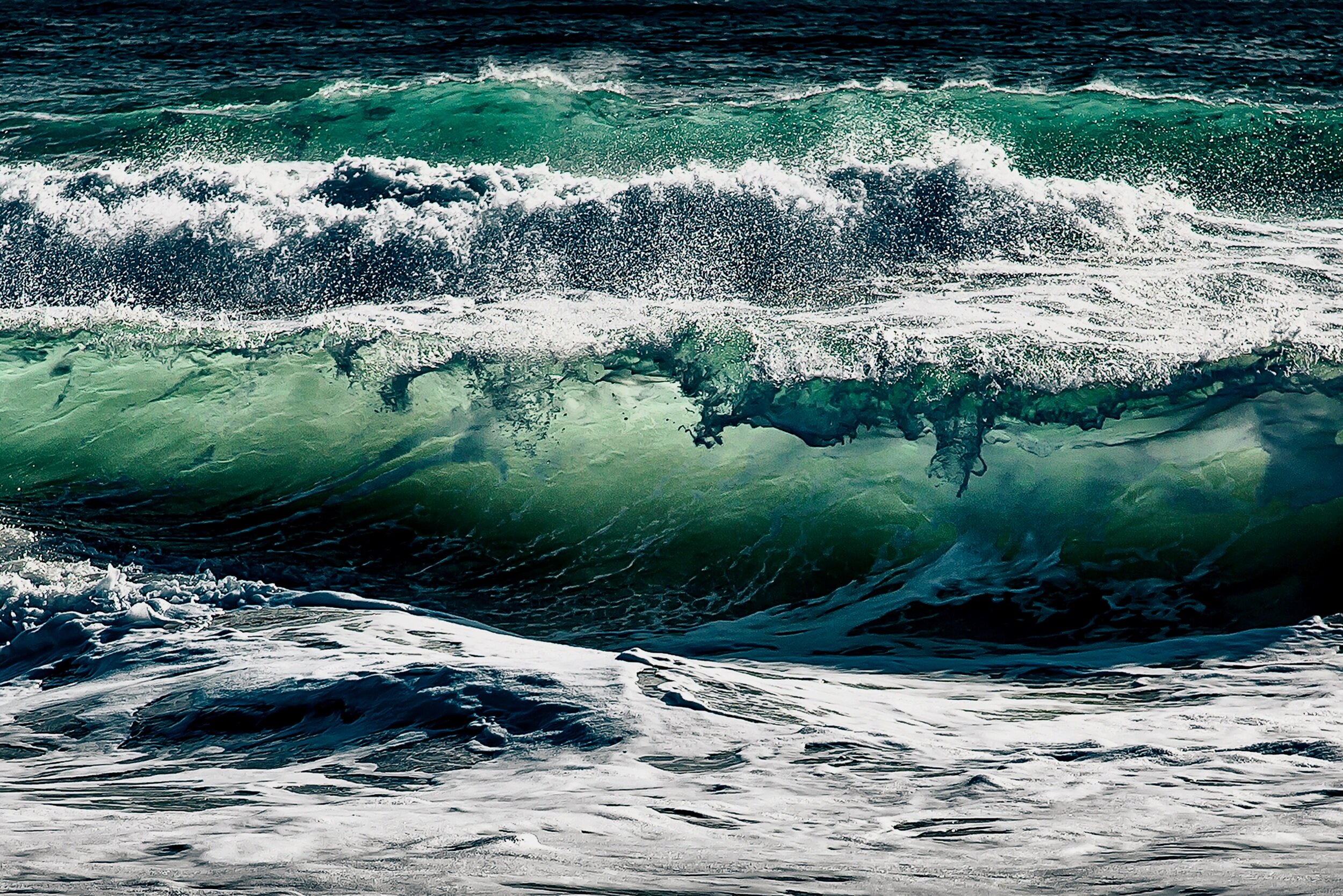 Spins waves waves. Бискайский залив волны убийцы. Тихий океан волны ЦУНАМИ. Тихий океан волны убийцы. Океан волны.