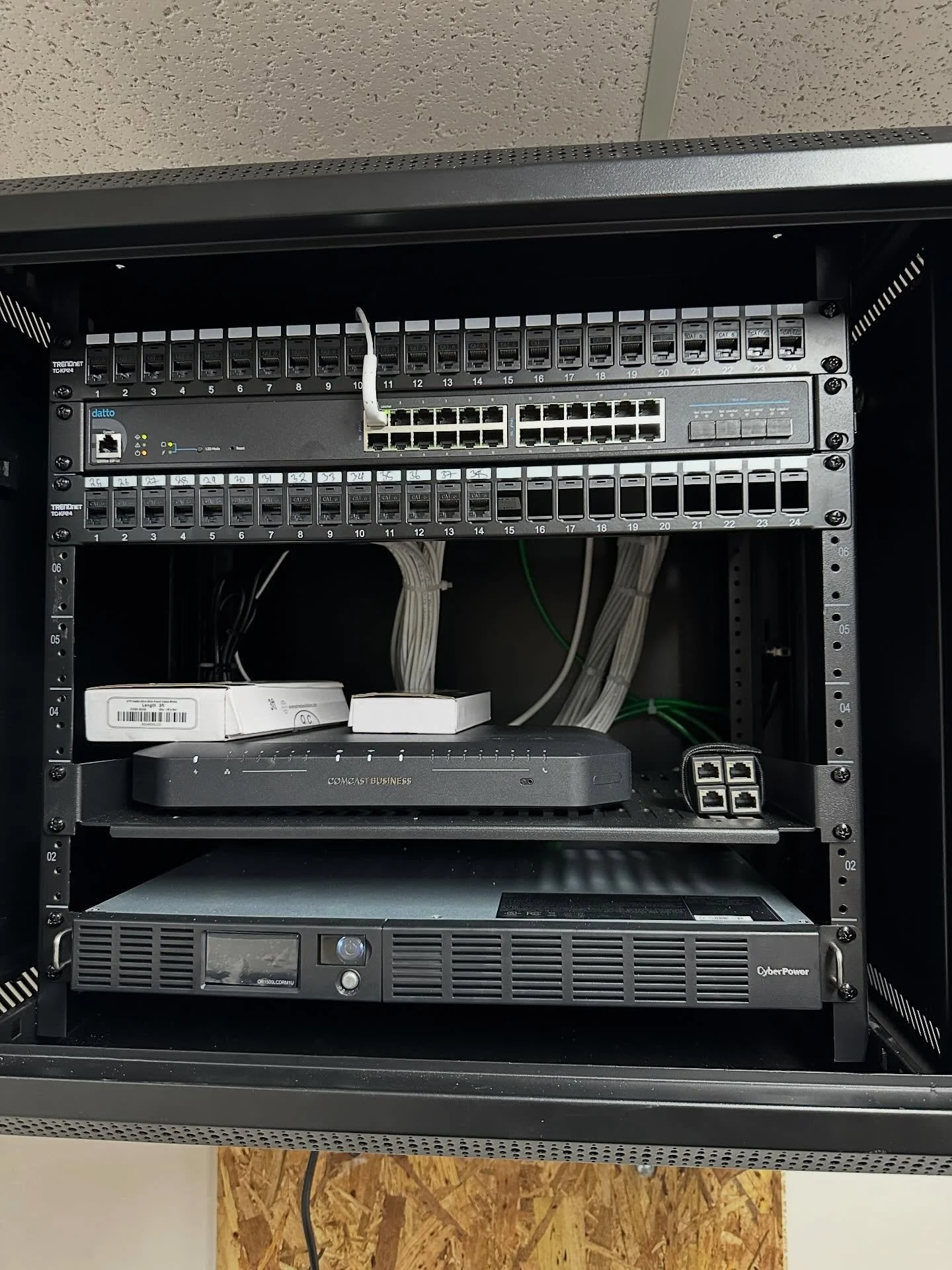 Another Network project done! 💪
✅ New office network up and running
✅ Cables pulled and installed
✅ Rack installed
😊 Client happiness guaranteed