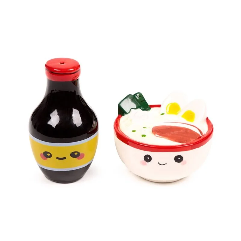 ensemble salière, poivrière, ramen, sauce soja, repas, table, assaisonnement.jpg