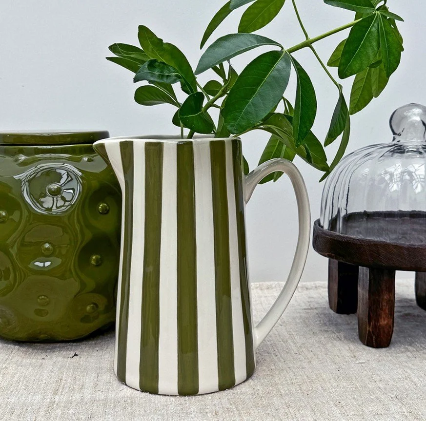 pichet, rayures, kakie, opjet, servir, eau; décoration, repas, table.jpg