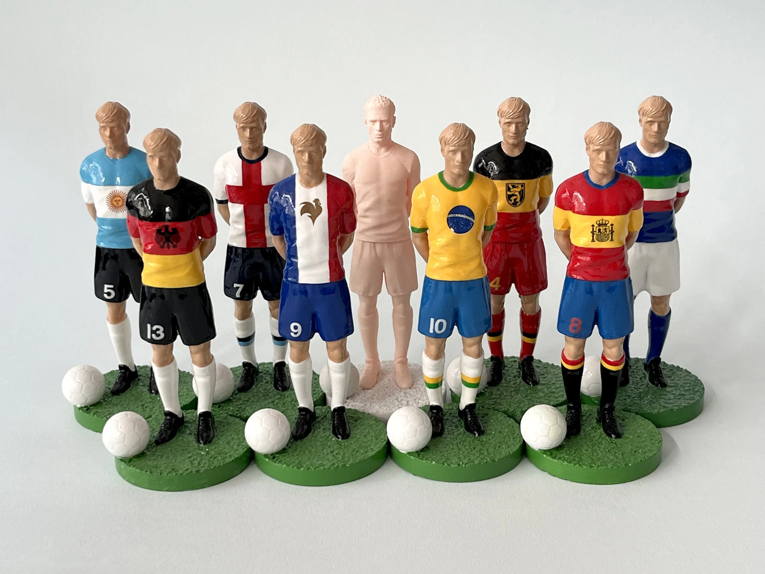 figurines, Bernard&Eddy, foot, coupe du monde, pays, équipes, ballon, résine.jpg