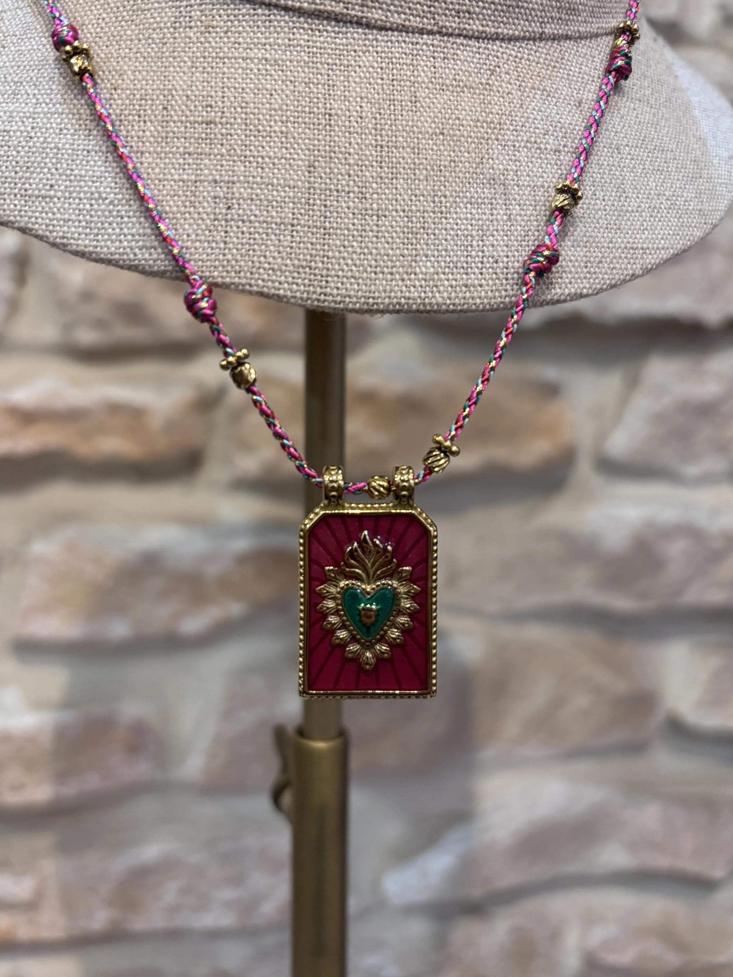 collier, habaha, tressé, cou, bijou, plaque.jpeg