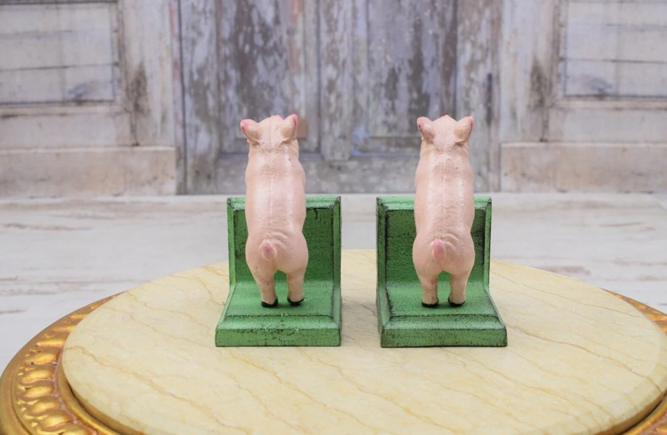 serre-livres, cochon, mc gowan, fonte, rose, vert, décoration.jpg