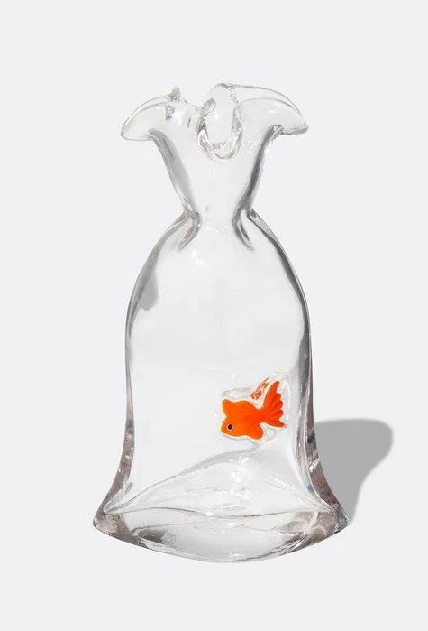 vasen poche à poisson, doiy, poisson orange, transparent, fleurs, bouquets.jpg