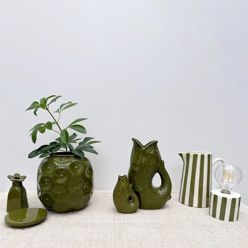 pichet, rayures, kakie, opjet, servir, eau; décoration, repas, table, verser.jpg