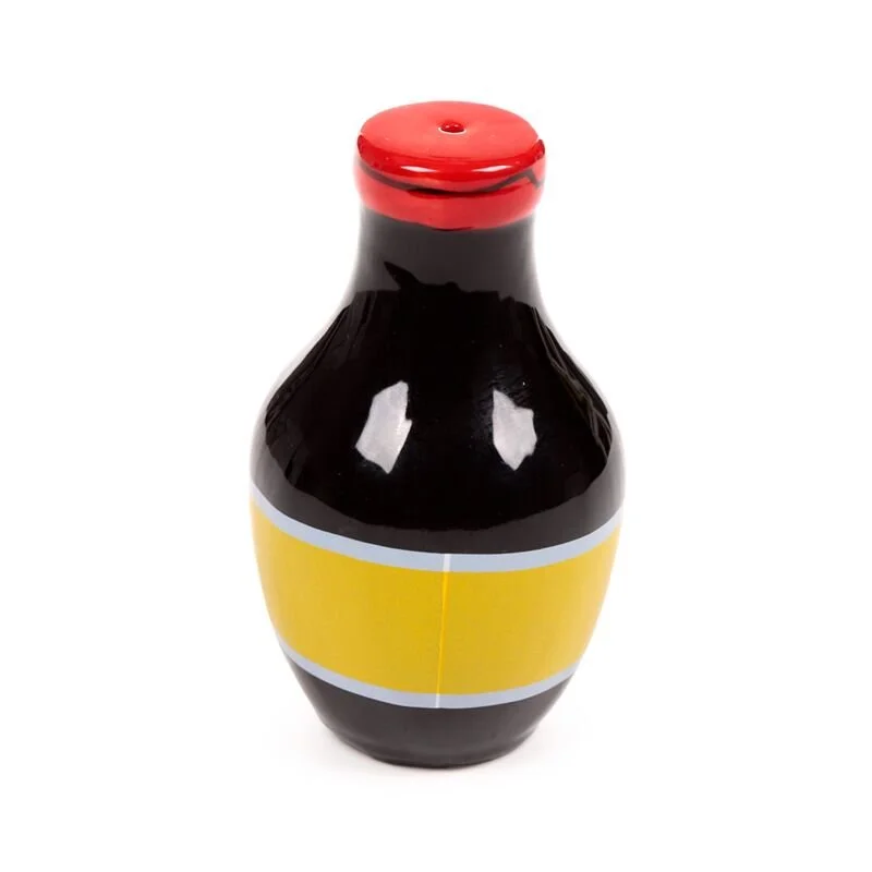 ensemble salière, poivrière, ramen, sauce soja, repas, table, assaisonnement, manger, sel, poivre, salée, sucrée.jpg