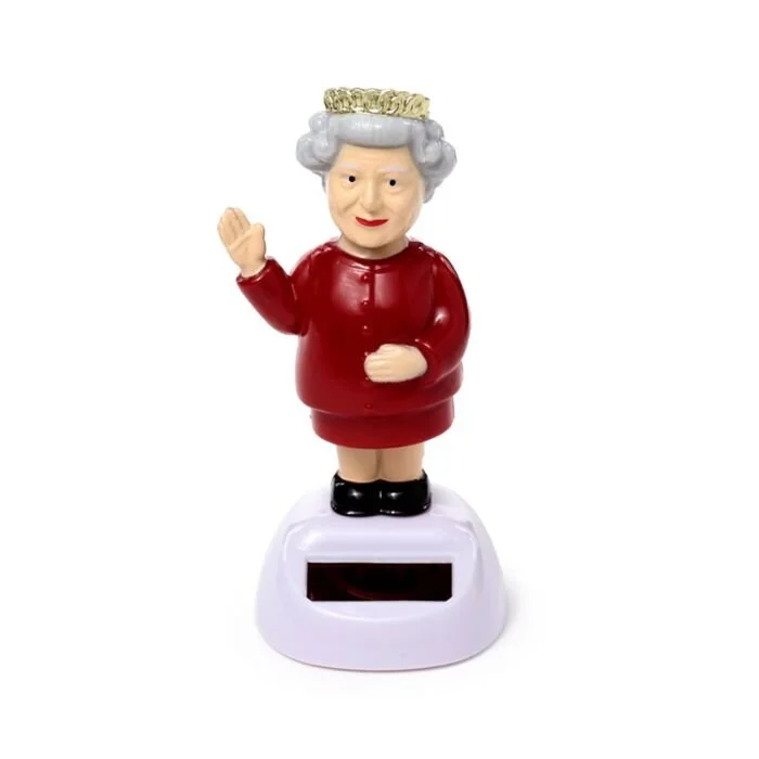 figurine, solaire, reine d'angleterre, rouge, couronne, puckator, saluer.jpg